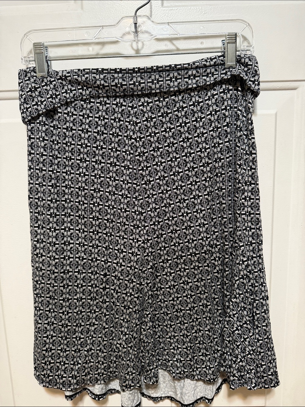 Max Studio Black & White Geometric Circle Skirt